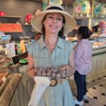 Chocolate, Art, and History walking tour of Zurich - The Art of Choosing the Right Chocolateries