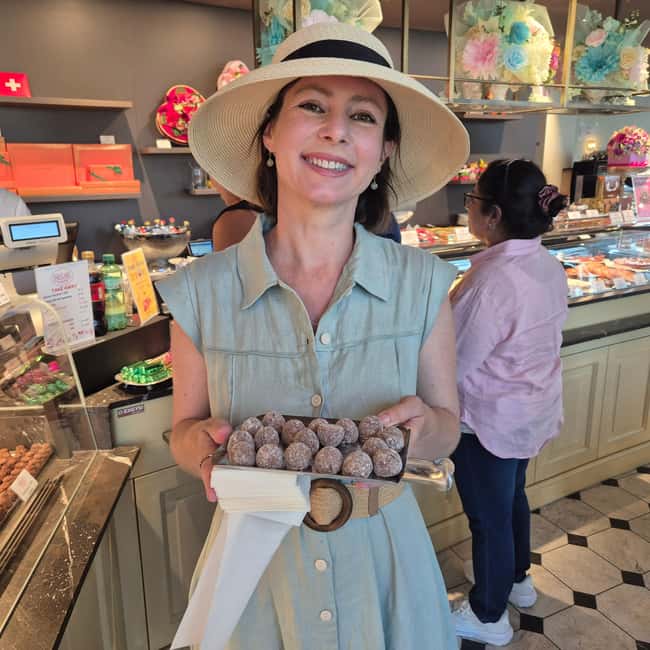 Chocolate, Art, and History walking tour of Zurich - The Art of Choosing the Right Chocolateries