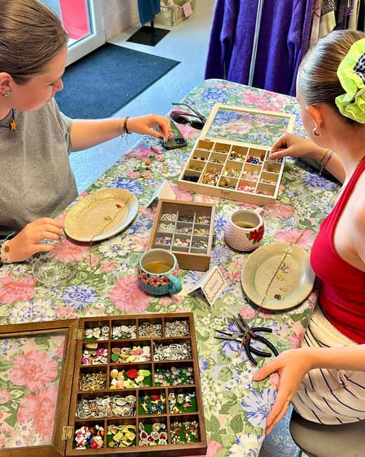 Cholet: Charm Necklace Creation Workshop - What the Workshop Includes: Materials and Extras