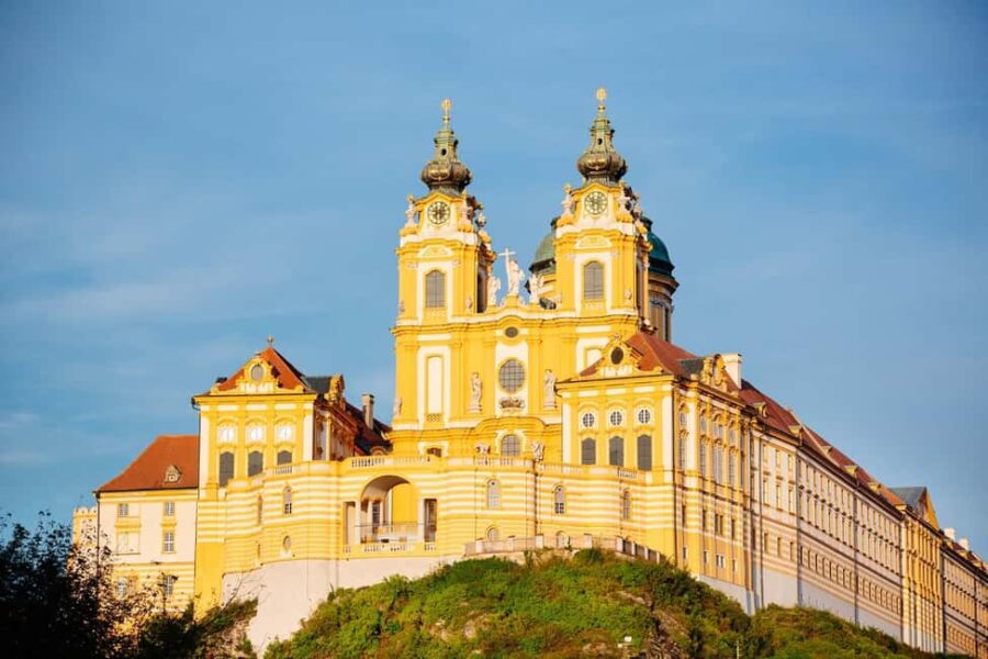 Christmas Magic: Wachau, Melk Abbey & Danube Valleys Tour - Scenic Drive Back to Vienna with Photo Opportunities