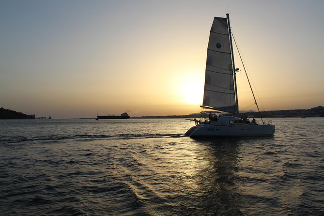 Christmas River Cruise with Typical Cake and Liquor - Scenic Views of Lisbon from the Water