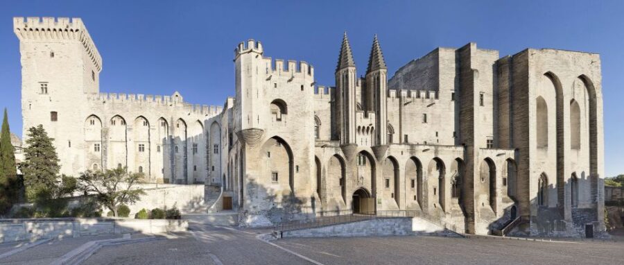 Churches of Provence & French Countryside Private Tour - Admiring the Architecture of Thoronet Abbey