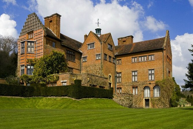 Churchill's Finest Hour - Lunch at The White Hart: A Wartime RAF Pilots’ Favorite Pub