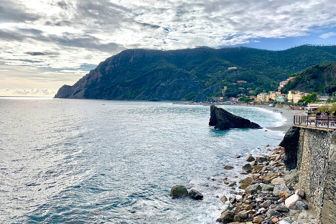 Cinque Terre by Train from La Spezia - Enjoying Manarola: Picturesque and Relaxing