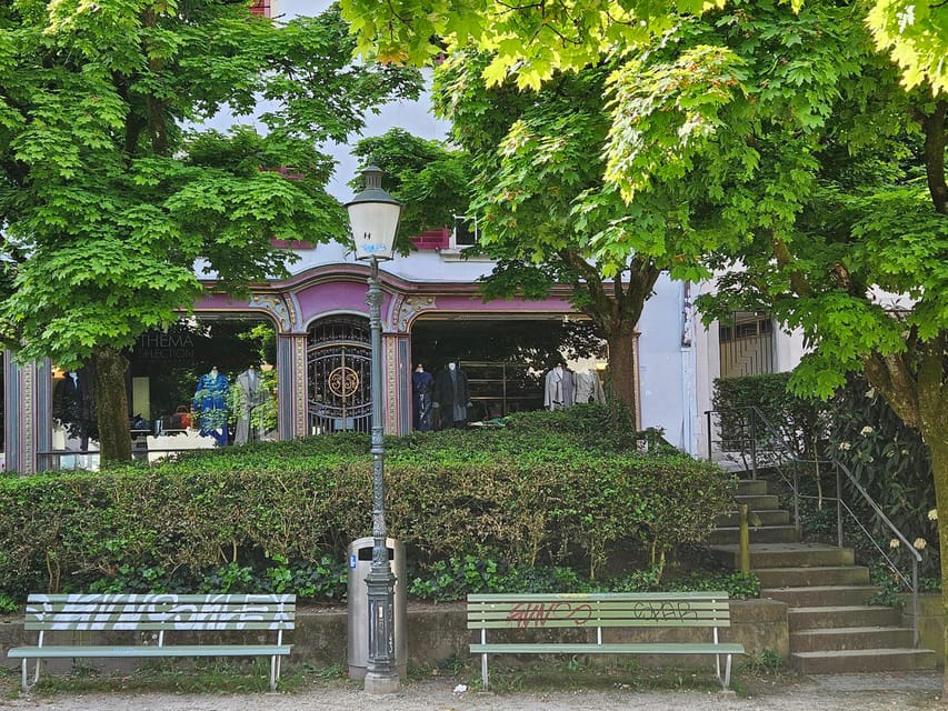 City tour historic old town Zurich - Starting at Hirschen-Platz, the Tour Sets the Scene