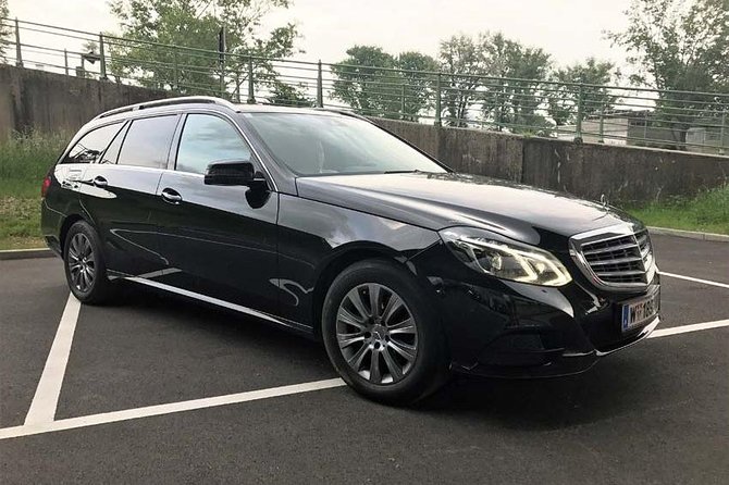 City TRANSFER Vienna - Precise Pickup Process at Schwechat Airport