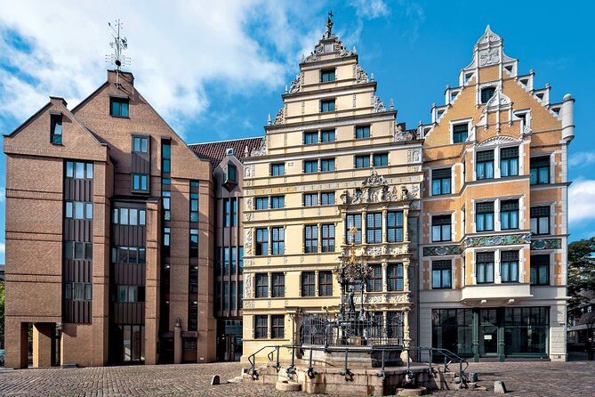 City walk through Hanover - Starting Point at Hannover Tourist Information