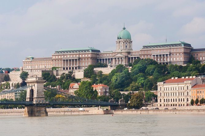 Classic Walk in Budapest Historical Center - Starting Point and Logistics