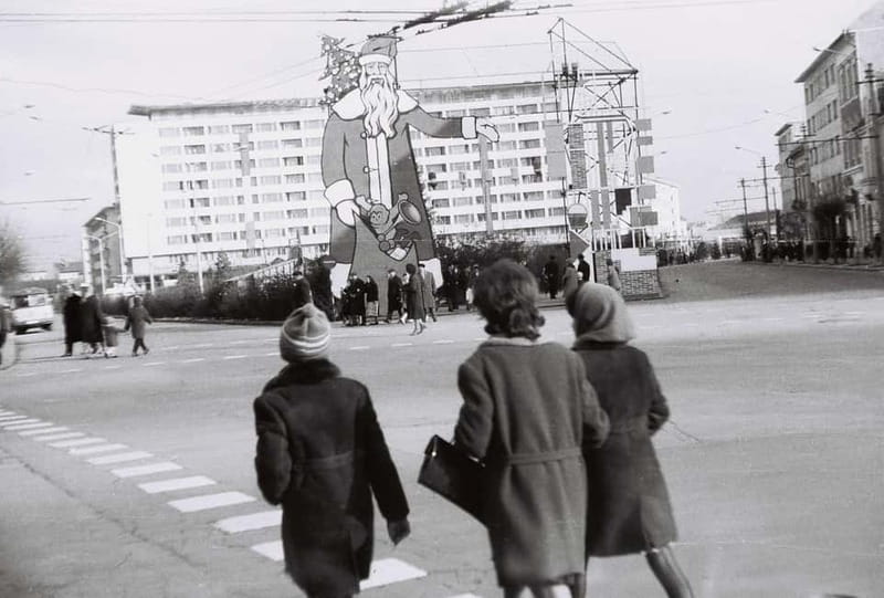 Cluj-Napoca: Communist Era Walking Tour - Exploring the Marasti Neighborhood and Propaganda Centers