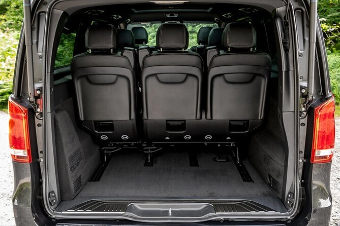 CO2-Offset Arrival from Inverness INV Airport to Inverness City - What Happens During the Pickup and Arrival Process