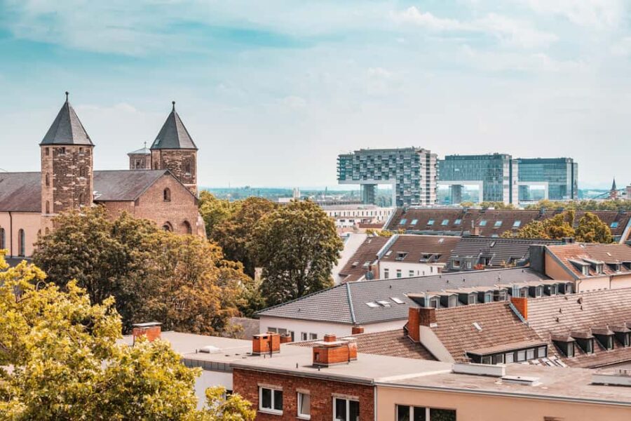 Cologne: 2-hour Best Intro Walking Tour with a Local - Tasting a Classic Cologne Snack: Reibekuchen