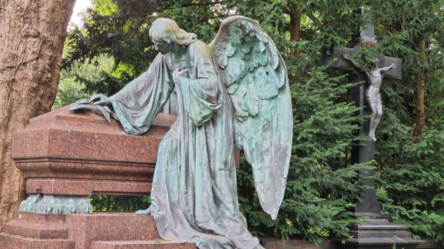 Cologne: Melaten Cemetery Celebrities and Curiosities - The Architectural Marvels of "Millionaires Alley"
