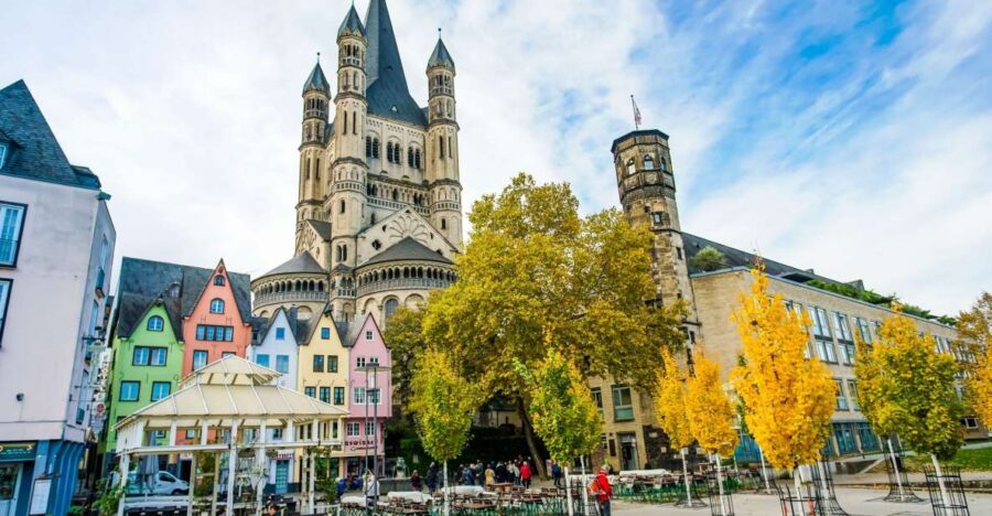 Cologne: Old Town Highlights Private Walking Tour - Exploring Roman Roots at the Roman-Germanic Museum