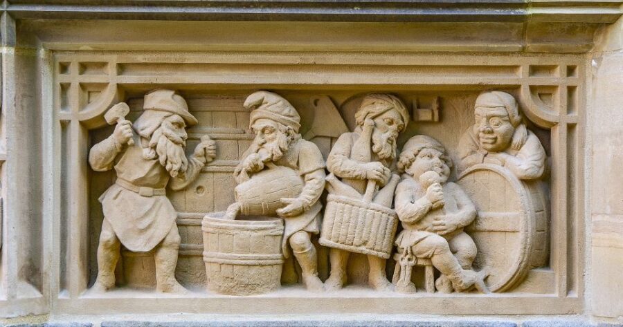 Cologne: Old Town Highlights Walking Tour - Exploring Roman Roots at the Roman-Germanic Museum