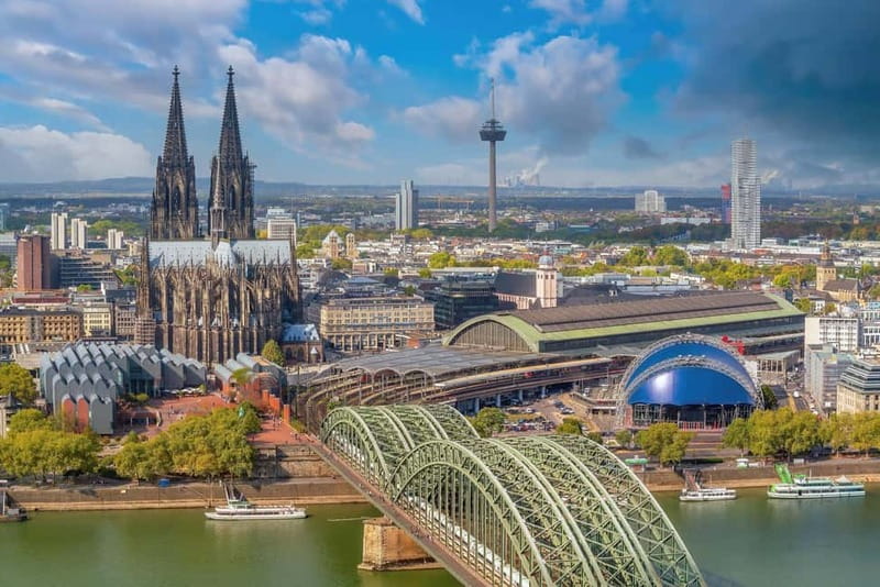 Cologne: Private Architecture Tour with a Local Expert - Starting Point at Jan-von-Werth-Denkmal