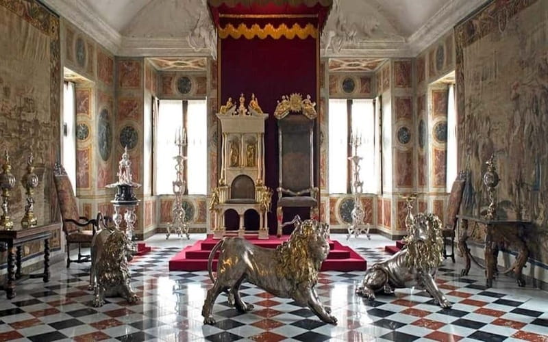 Copenhagen: Rosenborg and Christiansborg Palaces Tour in Spanish - Starting Point at Rosenborg Palace’s Main Gate