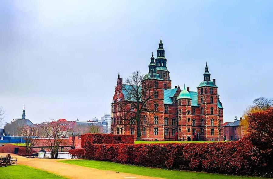 Copenhagen Walking Tour City with Local Guide - Iconic Landmarks: Stork Fountain and the Round Tower