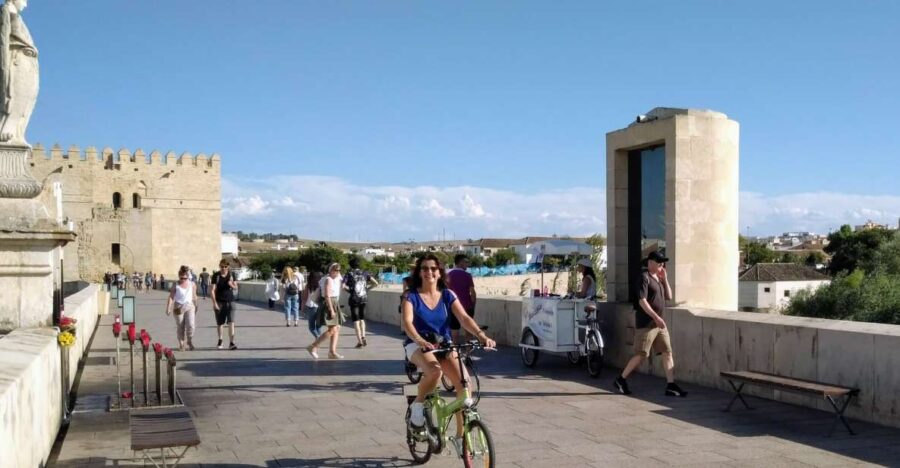 Córdoba: Private Bike Highlights Tour with Personal Guide - A Personal Guided Tour in the Heart of Córdoba