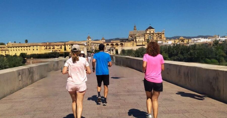 Córdoba: Running tour - From the Historic Plaza to Córdoba’s Famous Landmarks