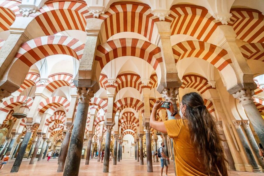Córdoba: Skip-the-Ticket-Line Mosque-Cathedral Guided Tour - Inside the Mosque: Architectural Marvels and Key Features