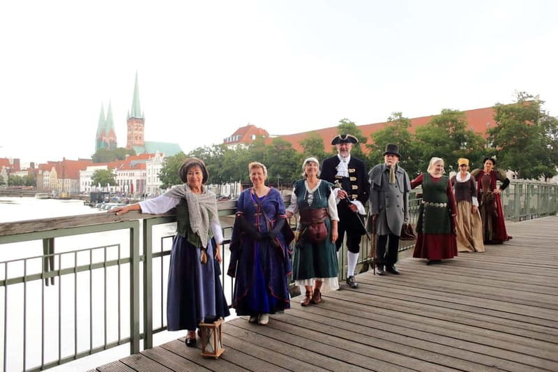 Costume tour in Lübeck - Starting Point: Meeting in Front of "Buddenbrooks am Markt"