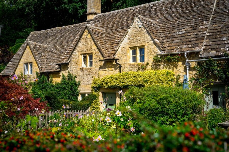 Cotswolds Village Private Car Tour and Photoshoot - Explore Bourton-on-the-Water as the Starting Point