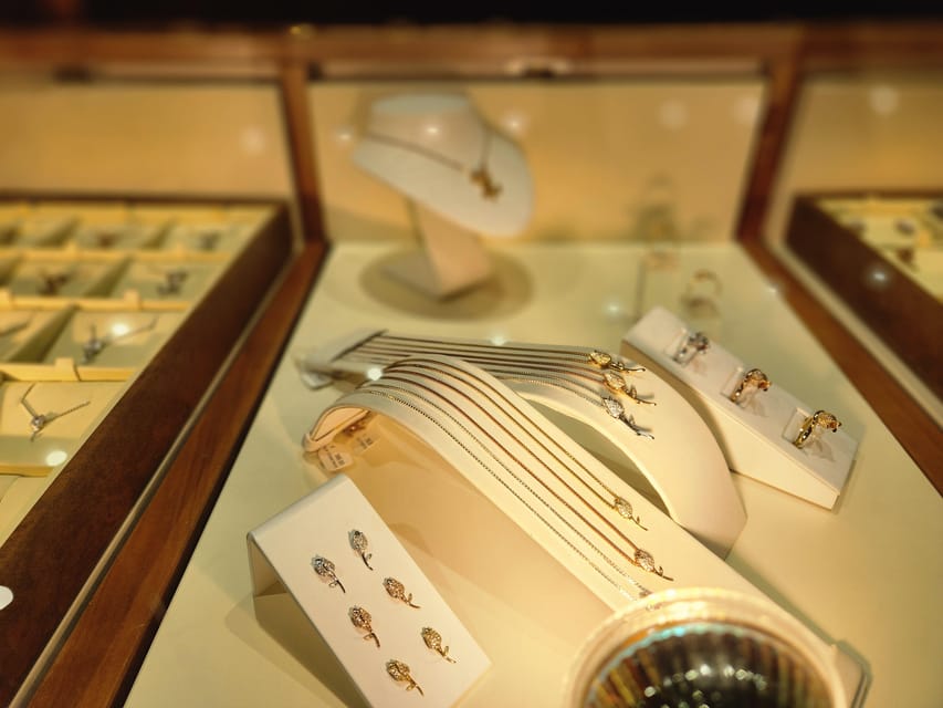 country side(zaanse schanse),windmills cheesefarm & Volendam - Exploring the Royal Diamonds of Amsterdam