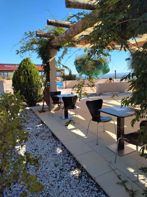 Covilhã: Acrylic painting workshop with wine tasting - The Painting Experience: No Experience Needed