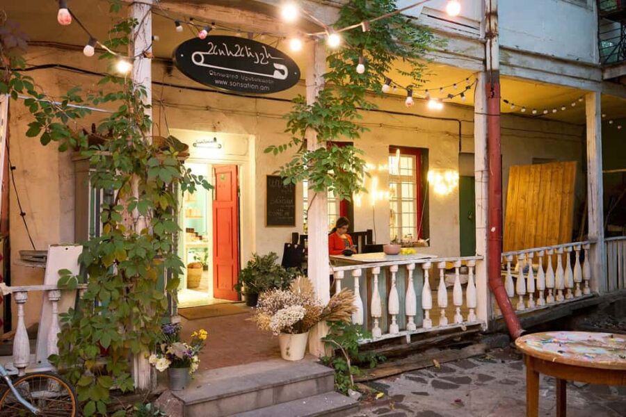 Cozy Yerevan - Saryan Park: A Cozy Retreat for Artists and Art Lovers