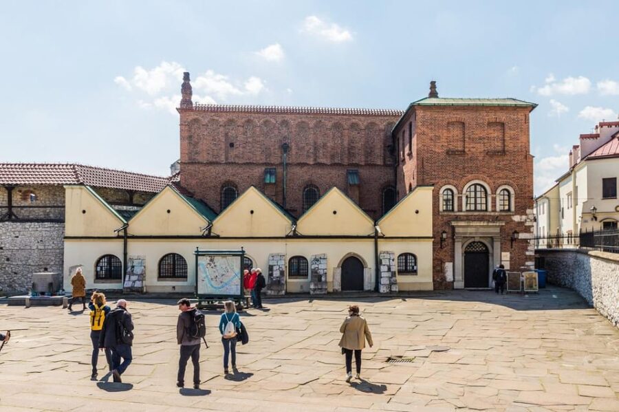 Cracow: Kazimierz Jewish Quarter Walking Tour - From the Old Synagogue to Modern Cafes in Kazimierz