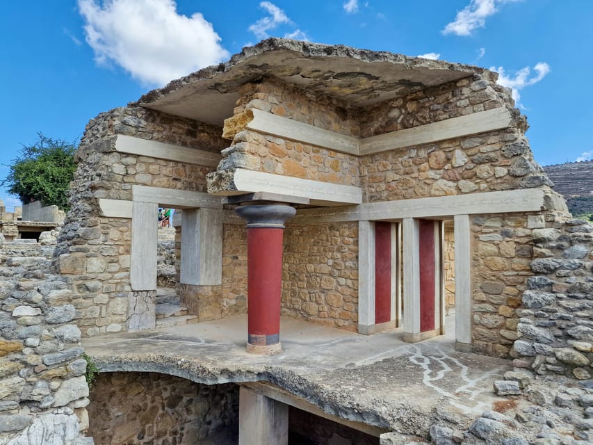 Crete: Knossos Palace and Archaeological Museum Tour - Discovering the Palace of Knossos