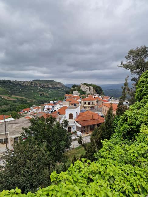 Crete: Private Winery Tour, Aghios Thomas & Lunch - Starting the Day in a Traditional Cretan Village Café
