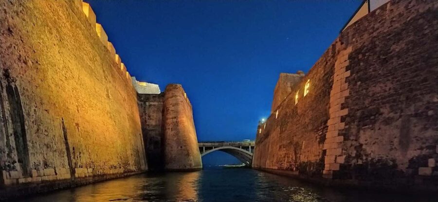 CRUISE THROUGH THE SAN FELIPE MOAT - Navigating the Worlds Only Navigable Moat