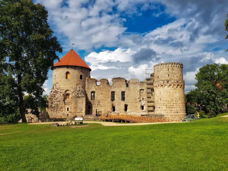 Csis, Lgatne & Sigulda Tour: Must-see Highlights - Visiting Csis Old Town and Its Medieval Castle