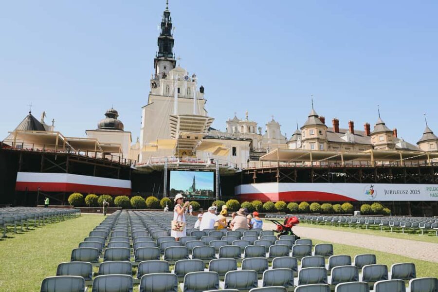 Czstochowa: Morning Food Tour with Breakfast & Pierogi - Meeting Point and Logistics in Czestochowa