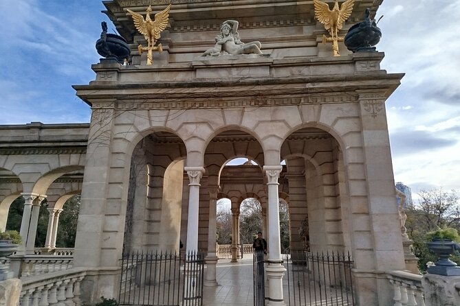 Dance Cuban Salsa and live Cuban Culture in Barcelona - The Classroom: An Energized and Relaxed Atmosphere