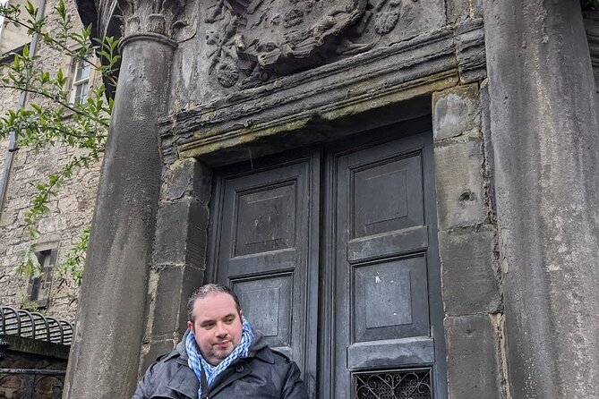 Dark History and Ghost Tour of Edinburgh - The Ghostly Legend of Advocate’s Close