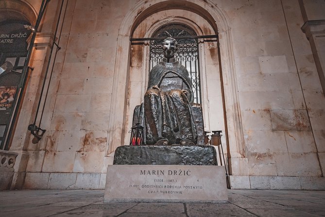 Dark Tales of the Old Town - From the Main Streets to Shadowy Back Alleys