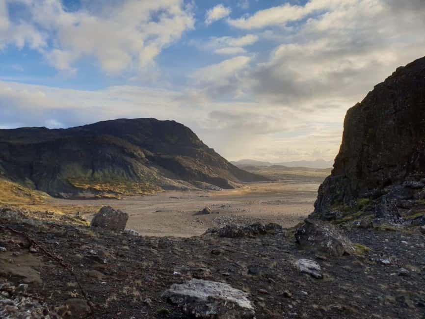Day Hike to Helgafell: Lava Caves and Elves - moderate - The Starting Point and Transportation Logistics