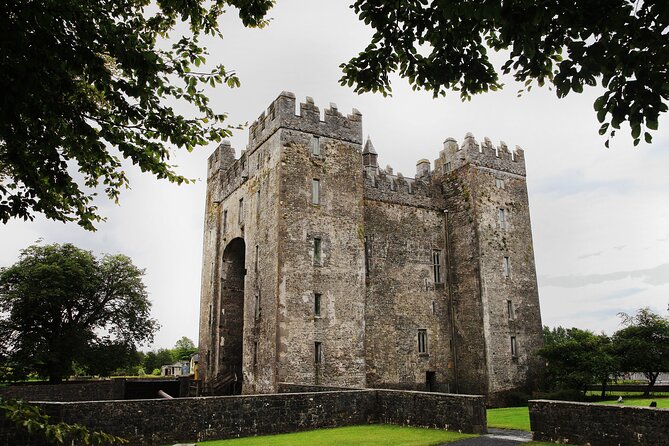Day trip to Cliffs of Moher, Bunratty Castle and Ennis - Discovering Ennis, the Town of Music and Charm