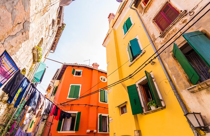 Day trip to Rovinj and Pore with lunch from Pula and Medulin - Exploring Bale: A Charming Medieval Village