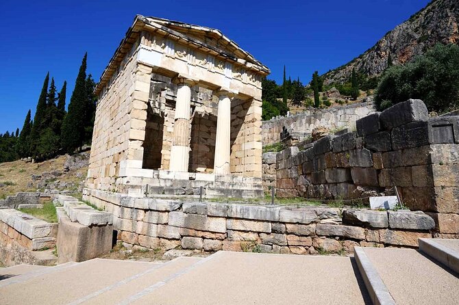 Delphi: Self-guided Audiovisual Tour with 3D Representations - Starting Point: The Athenian Treasury
