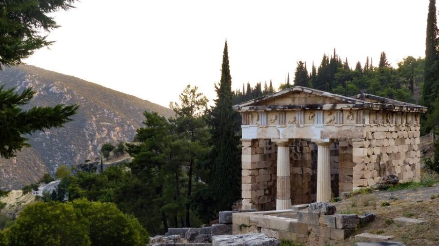 Delphi: Spanish guided one day tour - How the Tour Combines Comfort and Cultural Depth