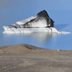 Diamond Beach and Jökulsárlón Day Tour with Boat Ride(Optional) - Exploring Diamond Beach and Iceberg Details