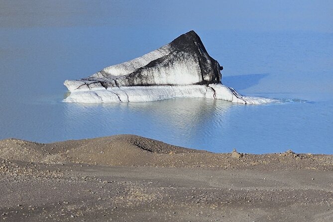 Diamond Beach and Jökulsárlón Day Tour with Boat Ride(Optional) - Exploring Diamond Beach and Iceberg Details