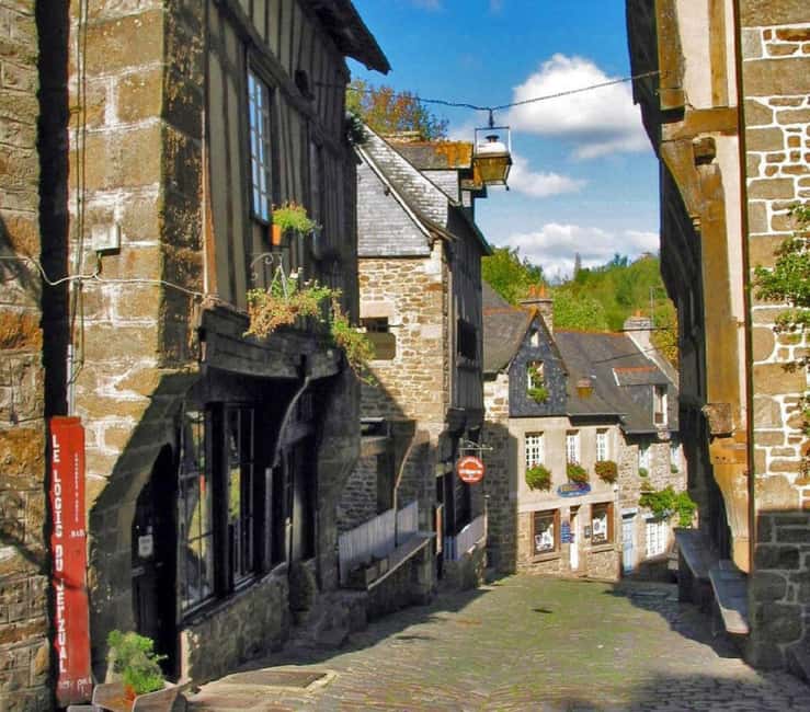 Dinan: Private Guided Walking Tour - Starting Point at Dinan-Cap Fréhel Tourisme