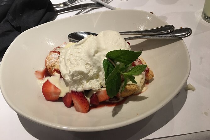 Dinner in a Bohemian Artist Apartment in Central Paris - A Cozy Artists Studio in the Heart of Paris