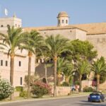 Discover Alcudia old town on a private walking tour - Visiting the Alcudia Market on Specific Days