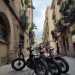 Discover Barcelona effortlessly without walking (bikes, scooters...) - Starting Point and Rental Process at the City Center