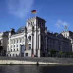 Discover Berlin Express Tour: 2hr Highlights - Starting Point at Pariser Platz and Its Significance
